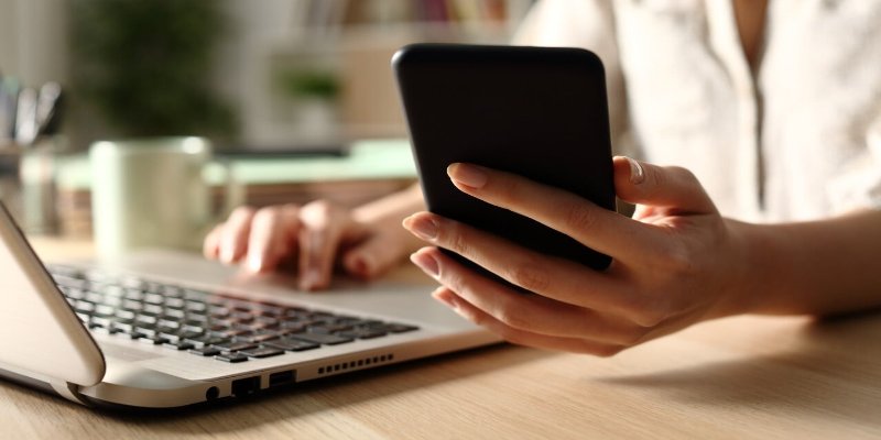Nên Mua Máy Tính Hay Điện Thoại Cùng Lời Khuyên Cụ Thể